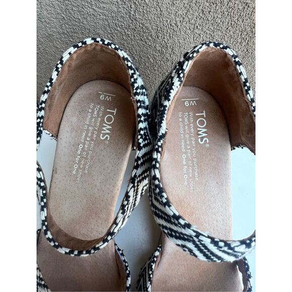 Toms Womens Size 9 Black White Canvas Cork Wedge Sandals Open Toe Ankle Strap - Picture 4 of 8